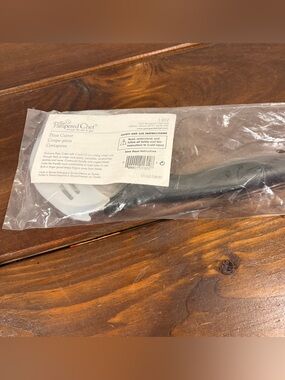 New Pampered Chef Pizza Cutter Stainless Steel w/ Blade Cover Retired #1302
